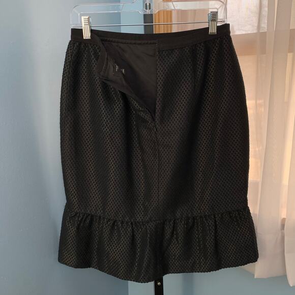 Ann Taylor Flounce Hem Skirt in Black Dot Jacquard Size 4 - Picture 7 of 8